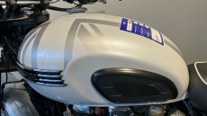 Triumph Bonneville T120 Diamond